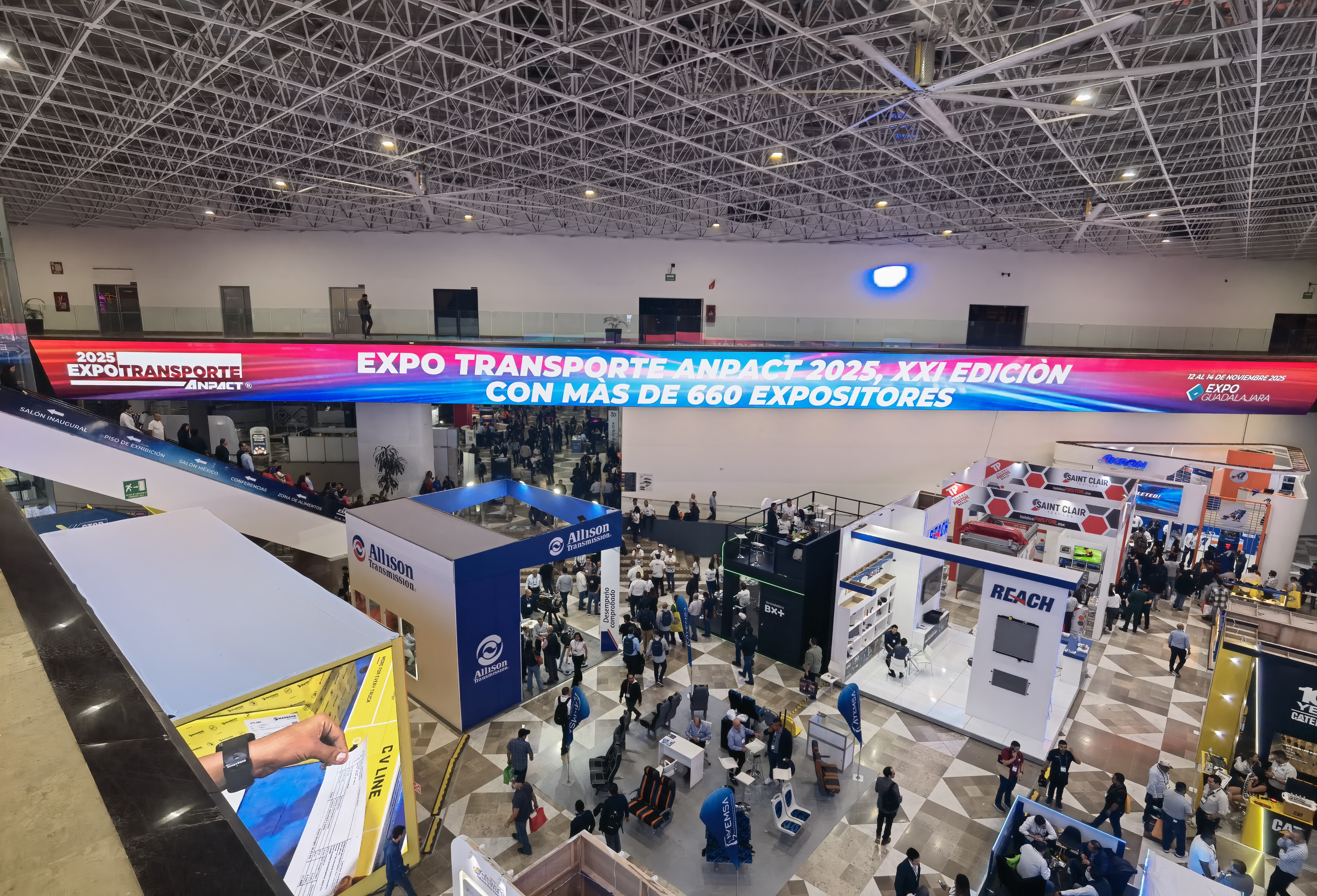 Usine d'&eacute;clairage de voiture, entreprise, fabricant, fabriqu&eacute; en Chine, feu arri&egrave;re, feu de travail, feu lat&eacute;ral, feu de camion