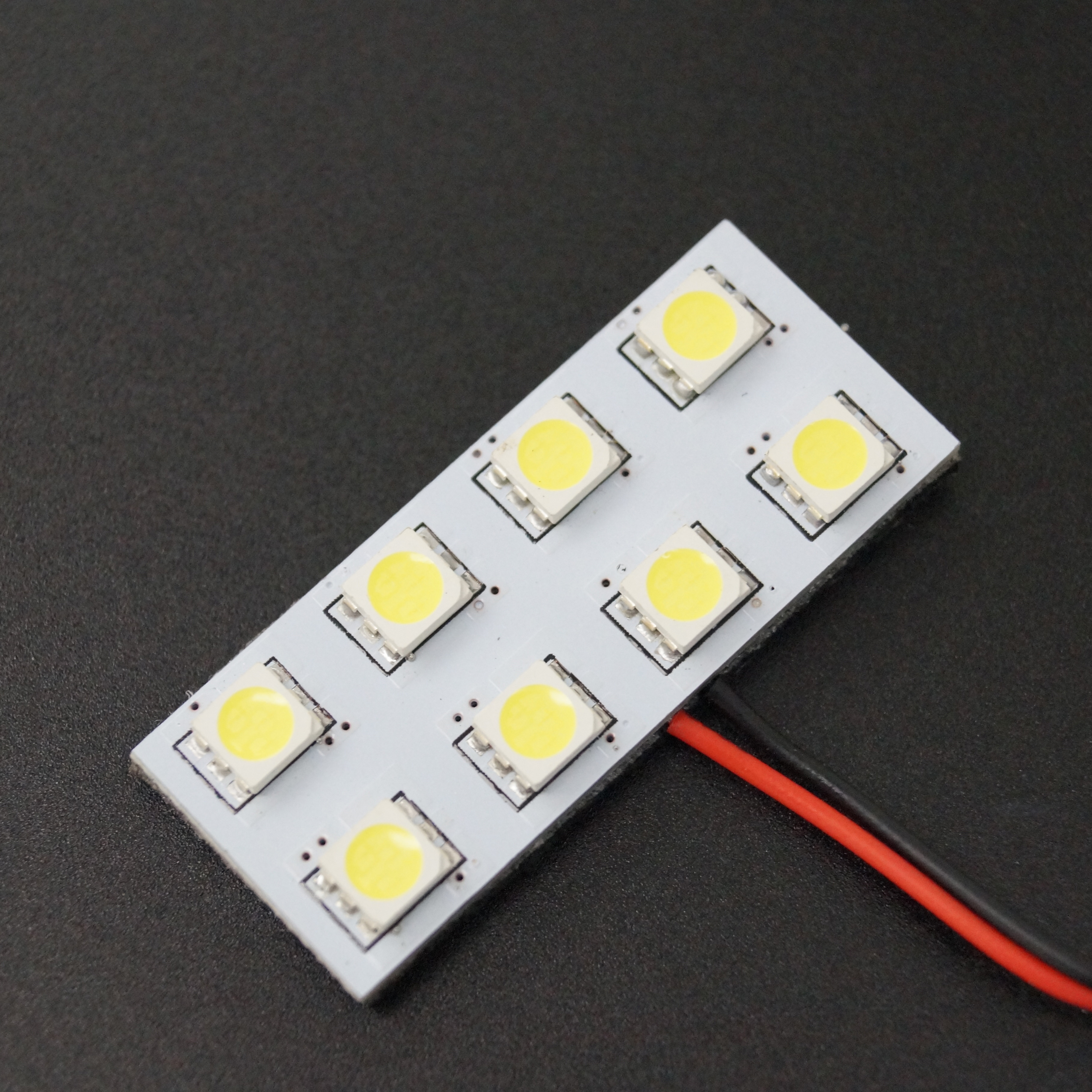 Remplacement des ampoules LED 12V pour le feu de porte de la carte du dôme intérieur